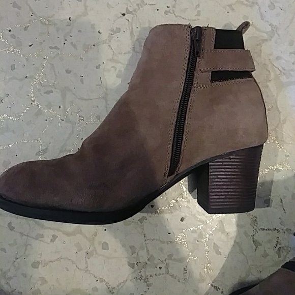 Boots - Picture 2 of 8